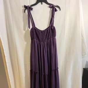Bebe long pretty tiered and tie dress